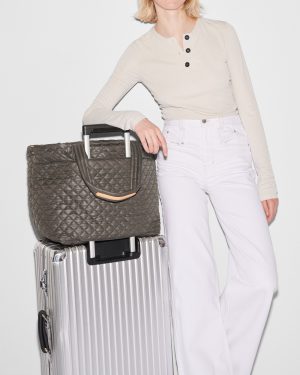 Magnet Large Metro Tote Deluxe