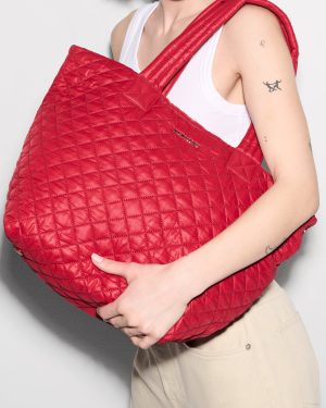 Apple Medium Metro Tote Deluxe